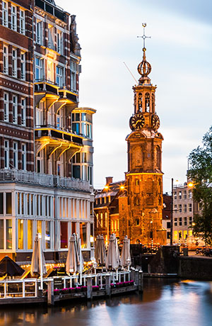 是位于广州市区的一幢摩天大厦。店有700平方米的多功能厅及10个中型会议室，设施、设备配备优异，可举办不同形式的商务洽谈、高档宴会以及各类社交活动。